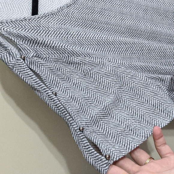 Maurice's plus size grey top with lace trim - Picture 3 of 4